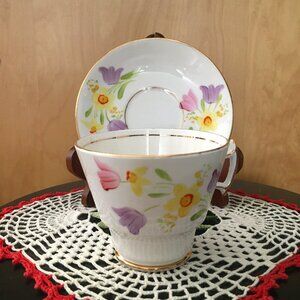Hand Painted Phoenix England Floral Bone China Teacup Saucer Gold Trim